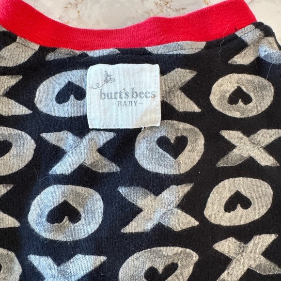 Burt’s bees - 3-6M, Charming XO Pattern Kids One-Piece with Red Accents - Picture 6 of 6